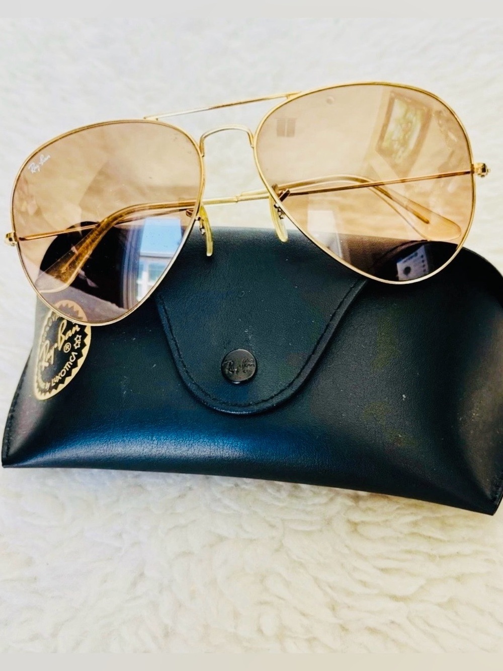 Ray-Ban Gold Aviator Sunglasses with Light Brown Lenses w/ case